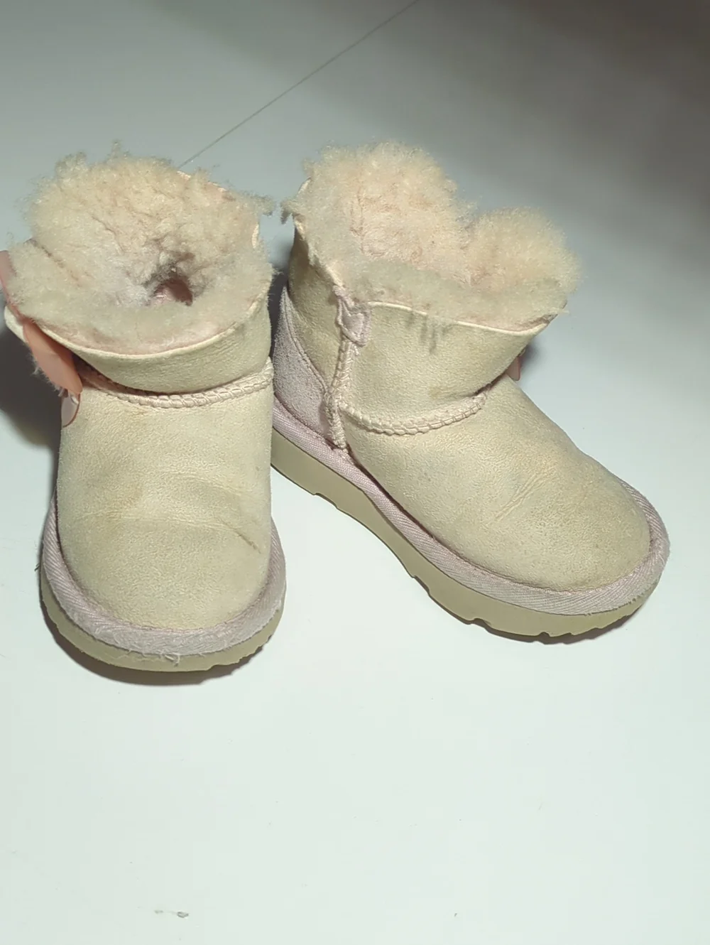 UGG Kids Shearling-Lined Mittens in Cream